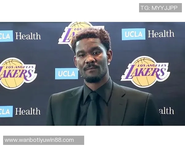 艾顿期待与东詹共同训练表示已做好充分准备静待机会到来